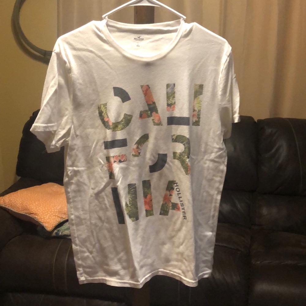 Hollister t shirt